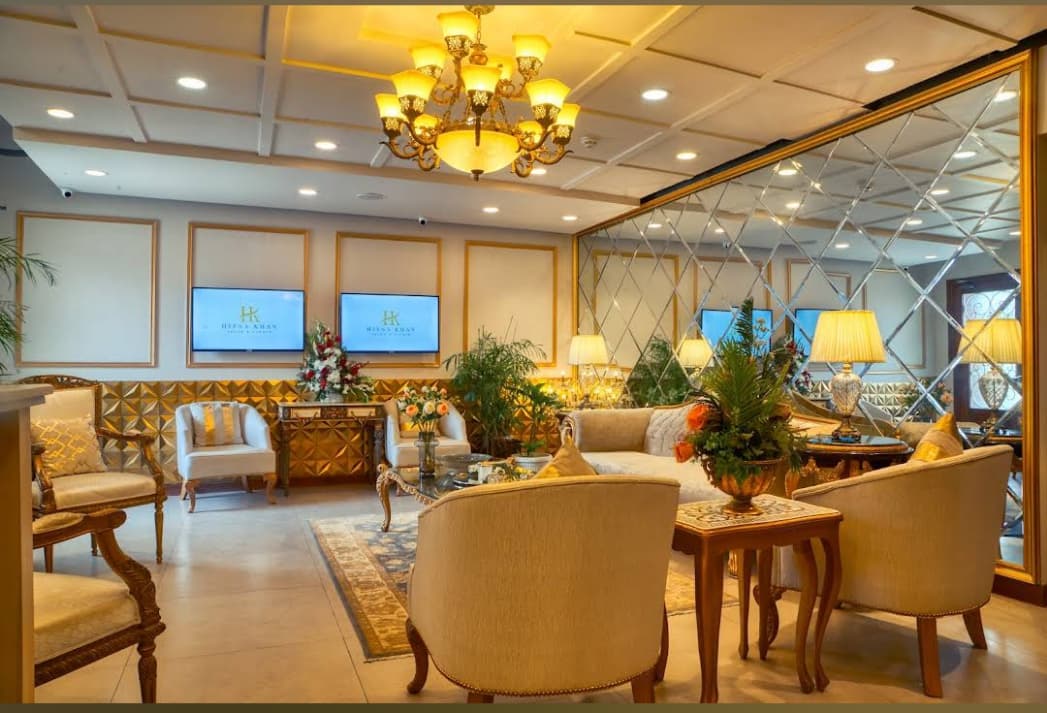 Hifsa Khan Salon 4
