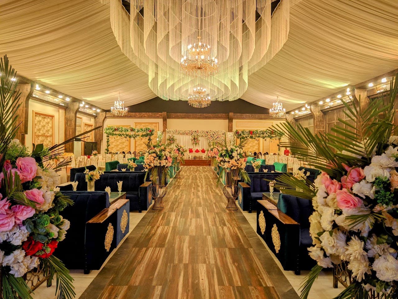 Le Grand Chalet Marquee 2