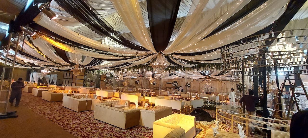 LUXE Marquee 4