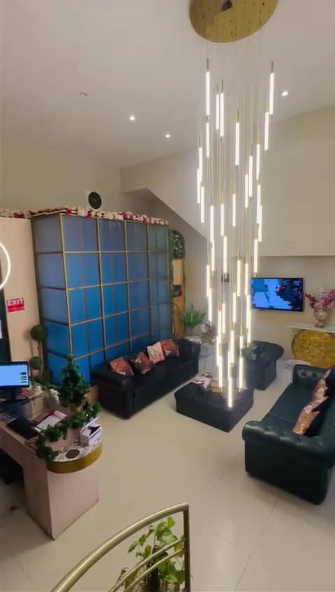 Mehwish Almas Salon 2